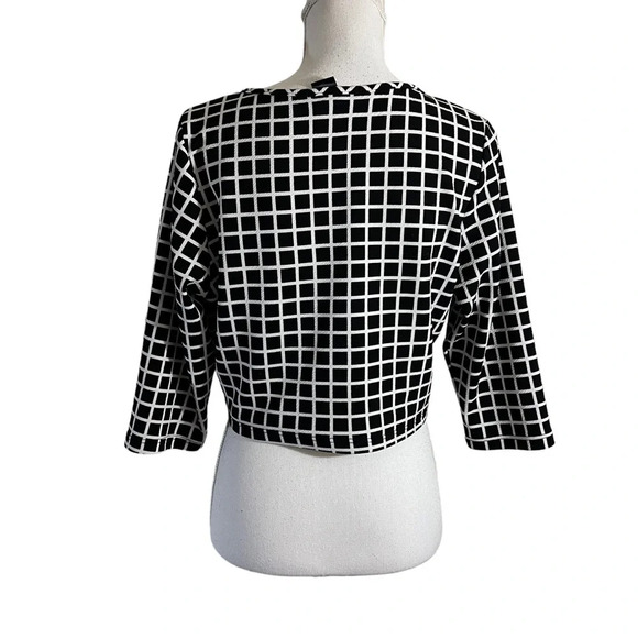 Fashion to Figure Black and White Square Pattern Cropped Top Plus Size 1X Blouse - Picture 3 of 4